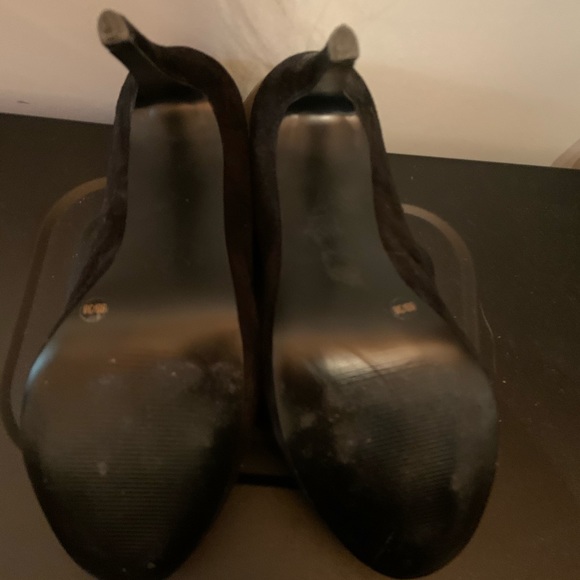 Black heels - Picture 3 of 5